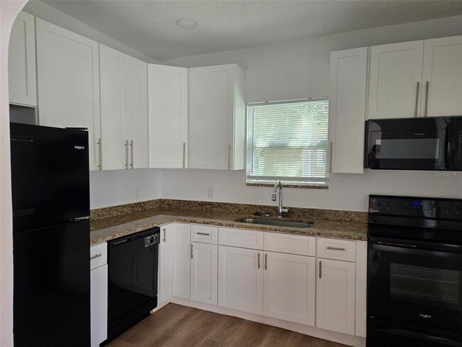 Photo - 403 Ave J SE