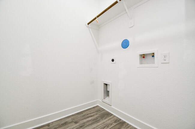 Photo - 9734 Pelsey St