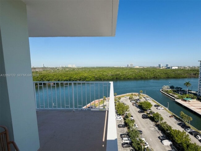 Photo - 500 Bayview Dr Unit 1421
