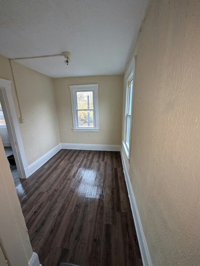 Photo - 1187 E 61st St