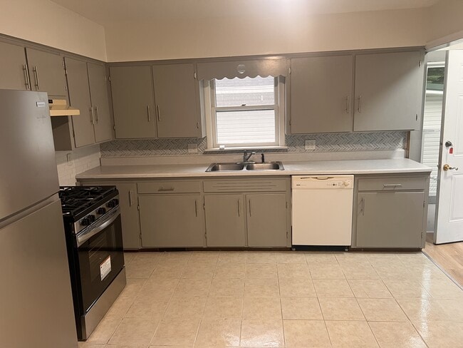 Photo - 307 E Elm St