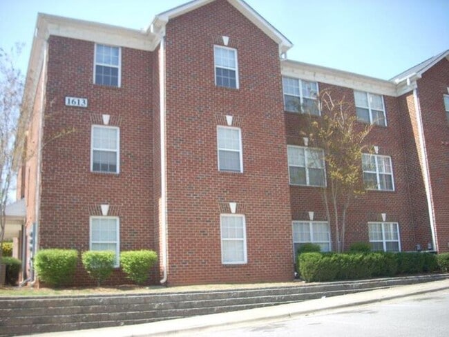 Building Photo - PRE LEASING! RENOVATED 3 BED 3 BATH UTILIT... Unit 307 Rental