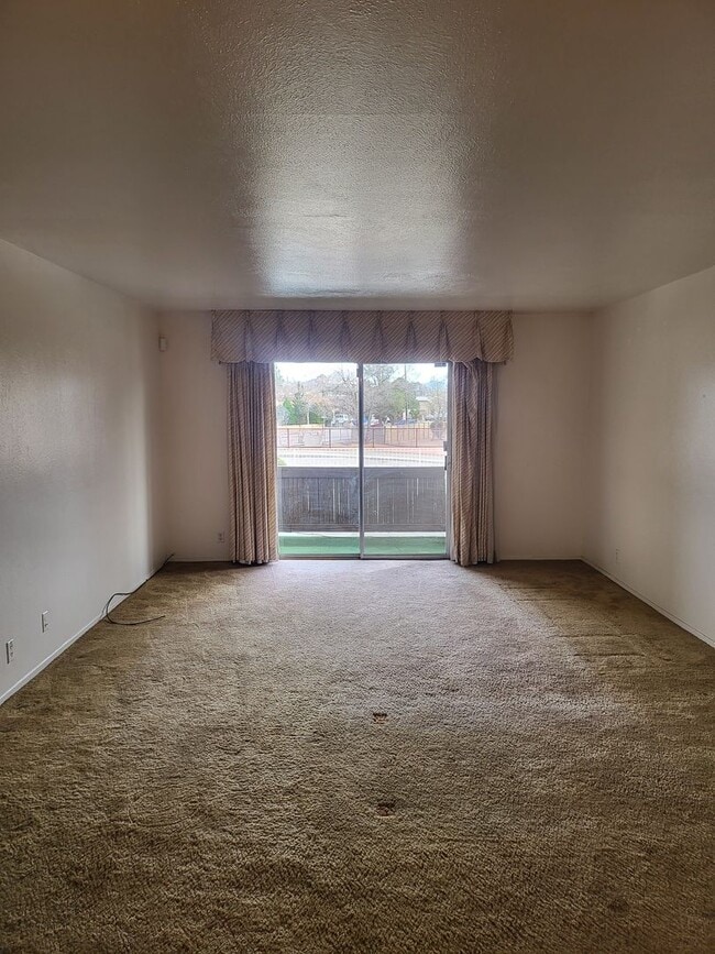 Building Photo - NE UPTOWN WINROCK CONDO 2/BD 2/BA - UTILITIES INCLUDED