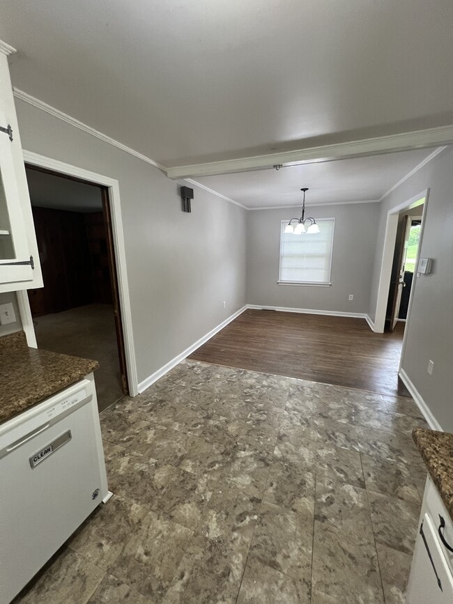 Photo - 206 Greenview Dr