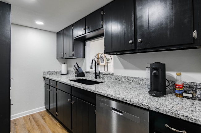 Photo - 168 SW Crescent St