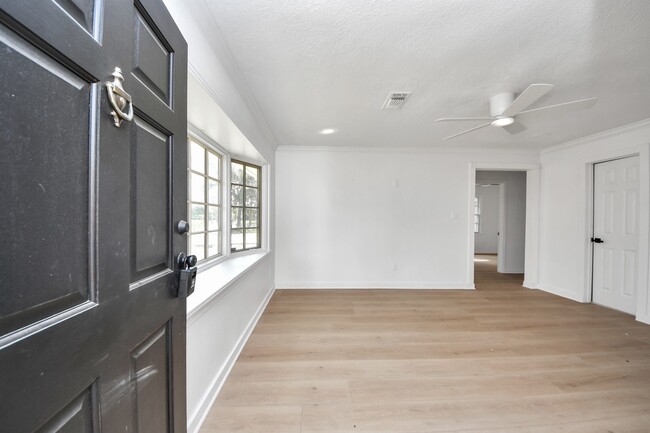 Photo - 3726 Las Palmas St