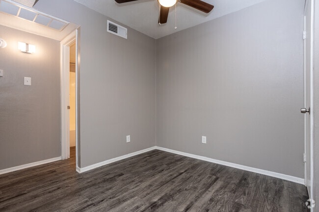1BR, 1BA - 635SF