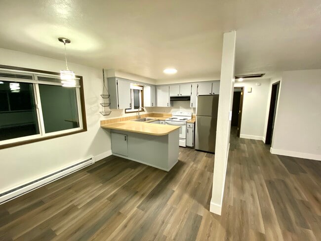 Building Photo - 3238 Lyon St SE Unit 3238