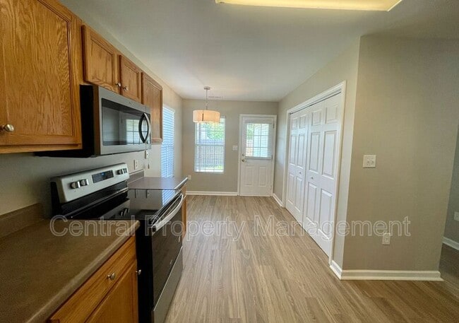 Photo - 320 Woodruff Park Ln