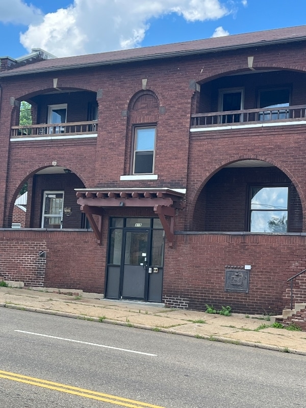 Building Photo - 315 9th St NE