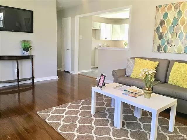 Photo - 943 Kingsway Rd