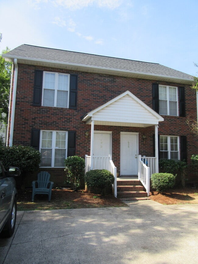 Building Photo - 1906 Ln St Rental