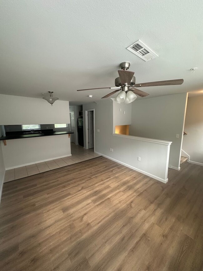 Building Photo - School Year Lease! 2 Bedroom, 2.5 Bathroom Townhouse near University of Arkansas - 1x Car Garage ...