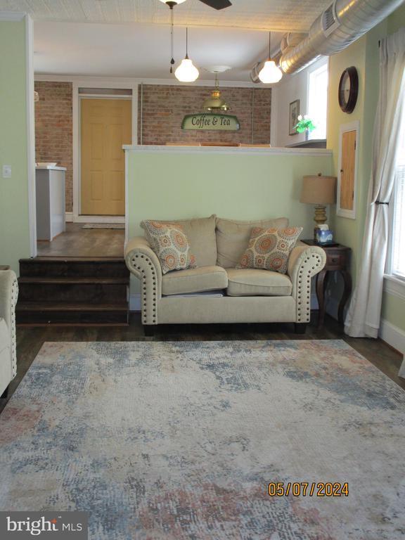 Photo - 148 E King St