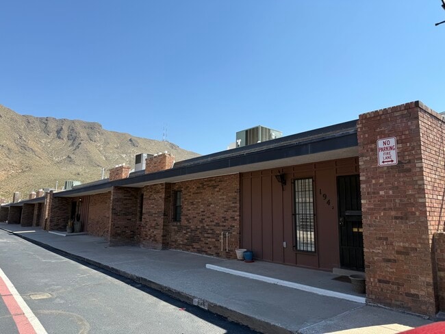 Building Photo - 4800 N Stanton St Unit 194