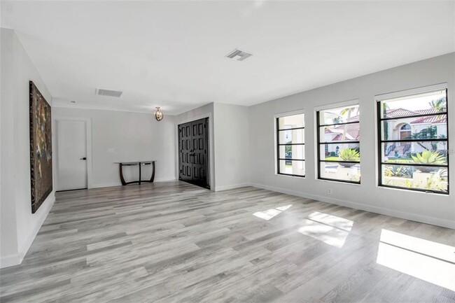 Photo - 1649 Stanford Ln
