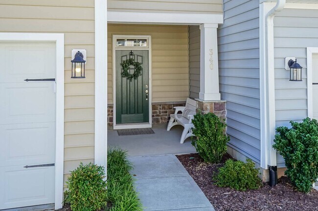 Front Patio - 340 Acorn Hollow Plz