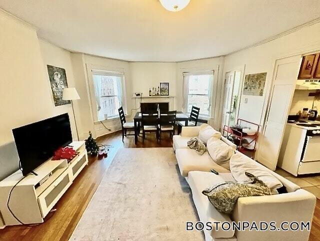 Photo - 912 Beacon St Unit 3