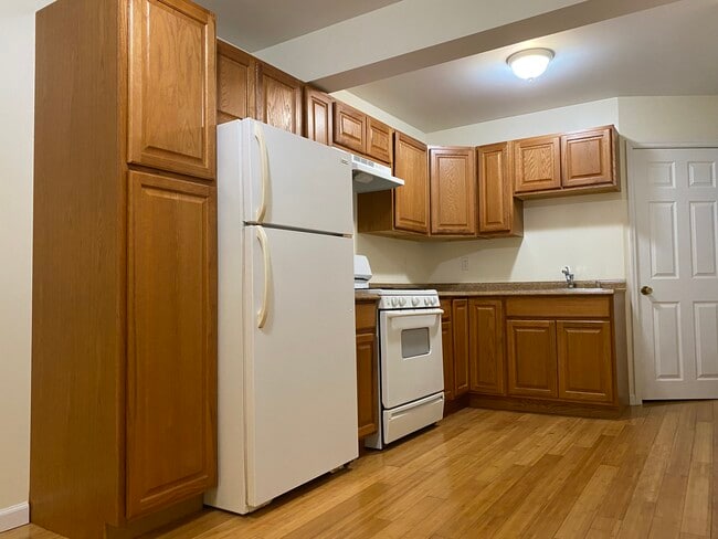 Building Photo - 30 Revonah Hill Rd Unit #1