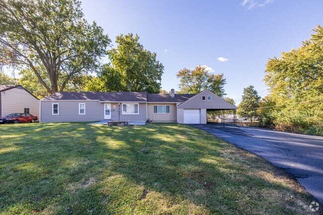 Building Photo - Spacious St. Ann Home with Large Detached ...