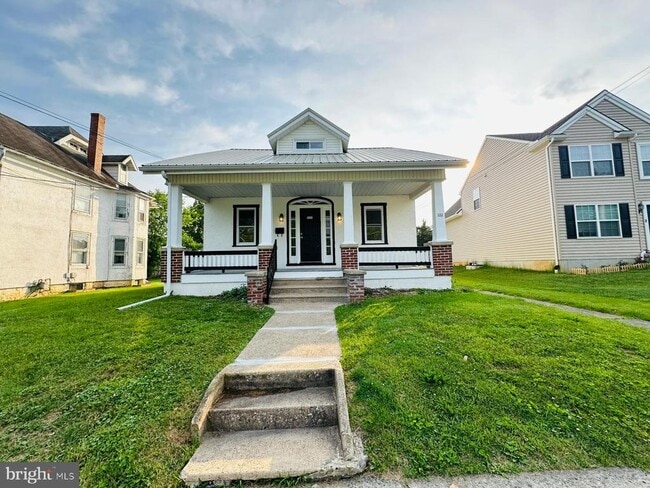 Photo - 322 S 5th St House