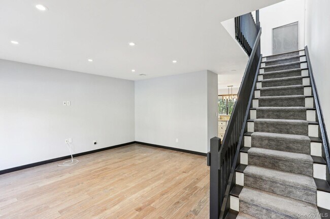 Photo - 6 Pheasant Walk