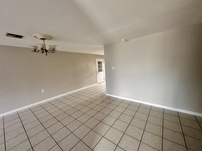 Photo - 3828 Clavel St