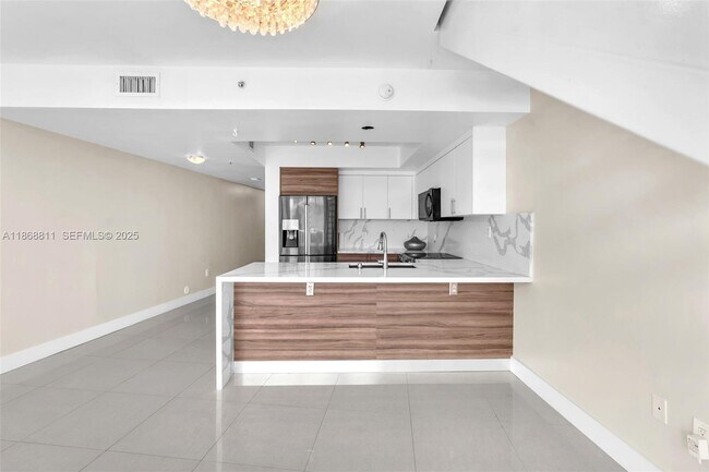 Photo - 2000 Bay Dr Unidad 204