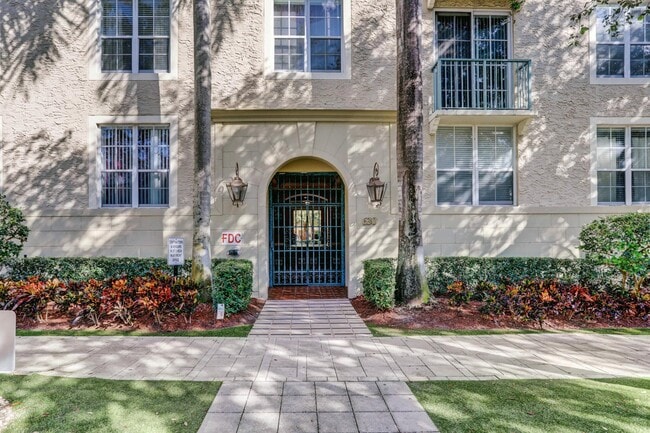 Building Photo - 630 S Sapodilla Ave Unit 321