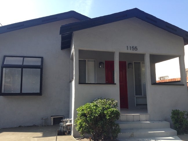 Building Photo - 1155 N Sycamore Ave Rental