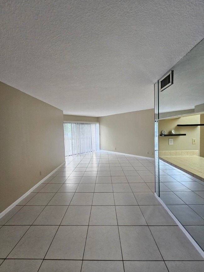 Building Photo - 1950 N Congress Ave Unit 210