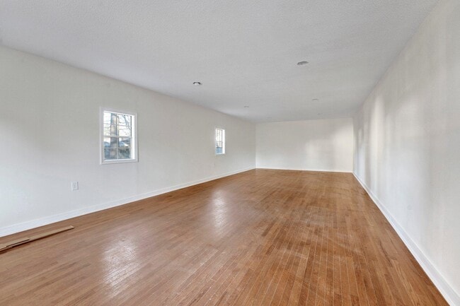 Photo - 3780 Shirlwood Ave
