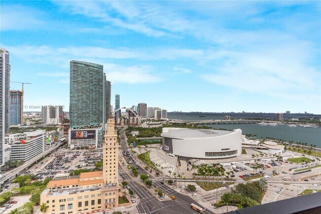 Building Photo - 398 NE 5th St Unit 1901