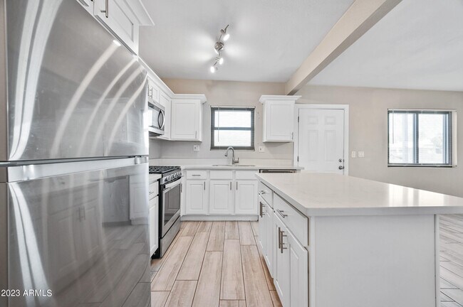 Photo - 1145 E Henry St