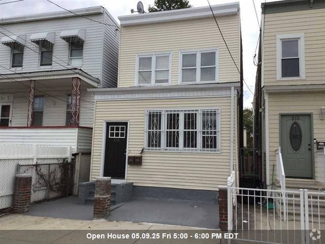 Building Photo - 213 Nunda Ave Rental