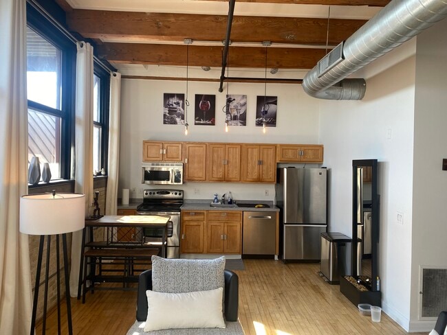 Photo - 215 W Maple St Unidad Prime Industrial Condo fo