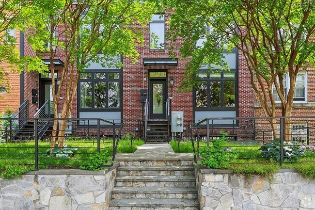 Building Photo - 818 Taylor St NW Unit 1 Rental