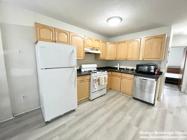 Building Photo - 92 Hammond St Unit 2