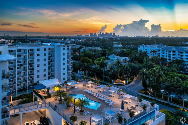 Building Photo - Elyps Apartments