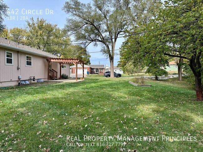 Photo - 442 Circle Dr