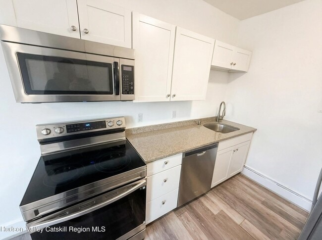 Photo - 720 Warren St