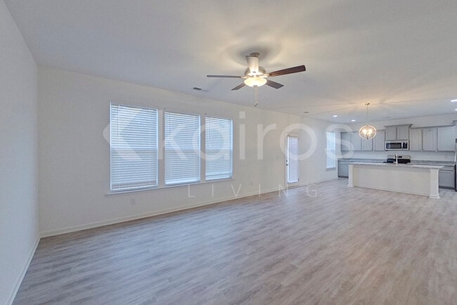 Photo - 118 English Oak Ln