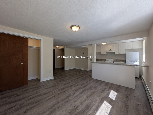 Building Photo - 176 N Beacon St Rental