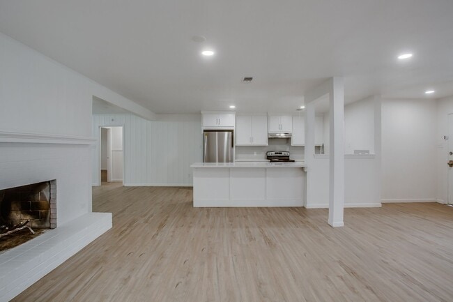 Photo - Pre Leasing for Fall 2026! 4/3 in Medical District