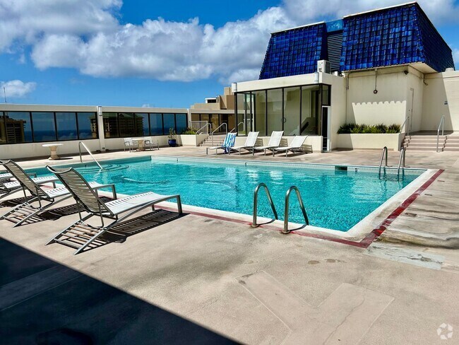 Building Photo - Panoramic Views of Waikiki from the Roof T... Rental