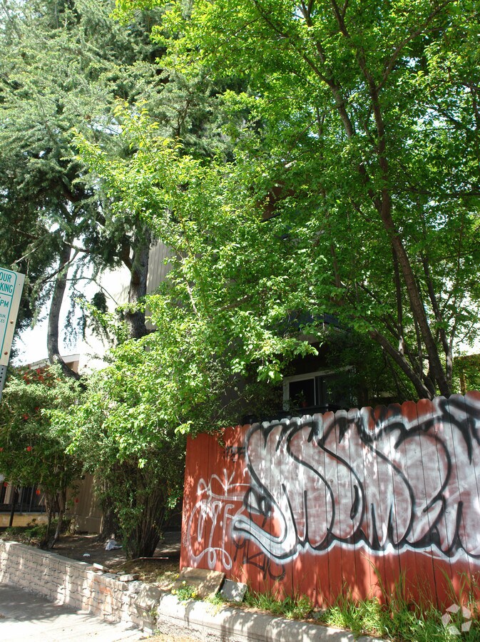 Photo - 1919 Dwight Way