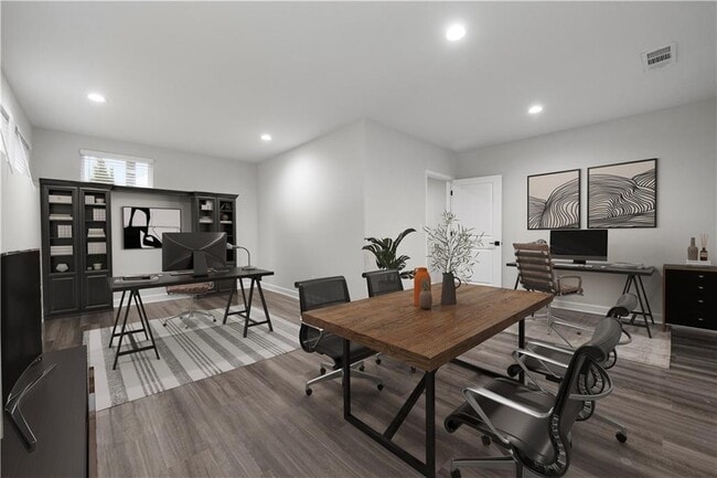 Photo - 2010 Main St NW