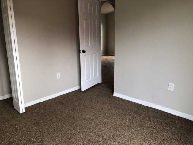 Photo - 3 Bed 2 Bath Home | Pet Friendly with Fenced Yard | Washer Dryer Hook Ups | Section 8 Welcome