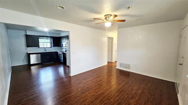 Photo - 777 Camelot Dr
