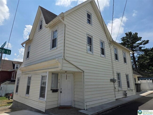Photo - 213 N 8th St House